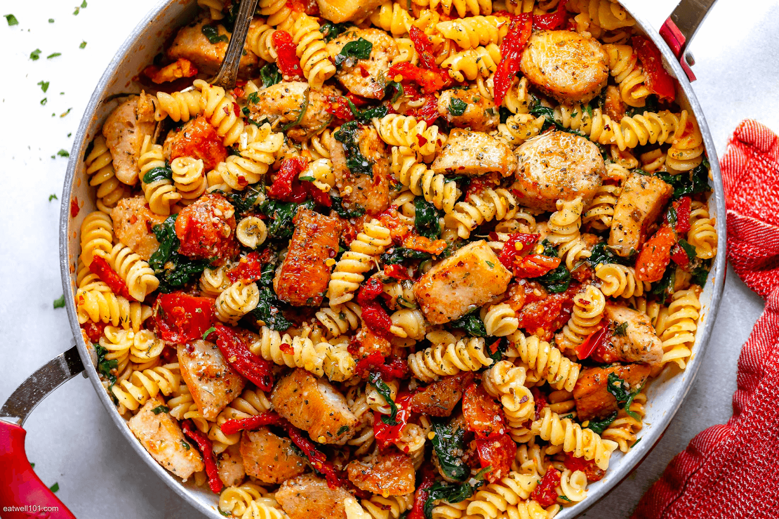 Tomato-spinach-and-chicken-pasta-healthy-pasta-recipes