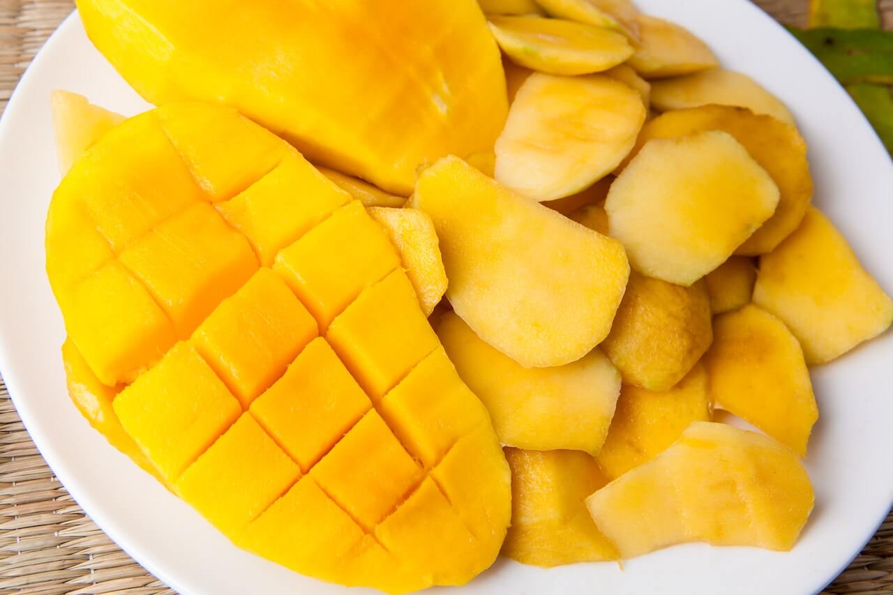 mango cut into slices