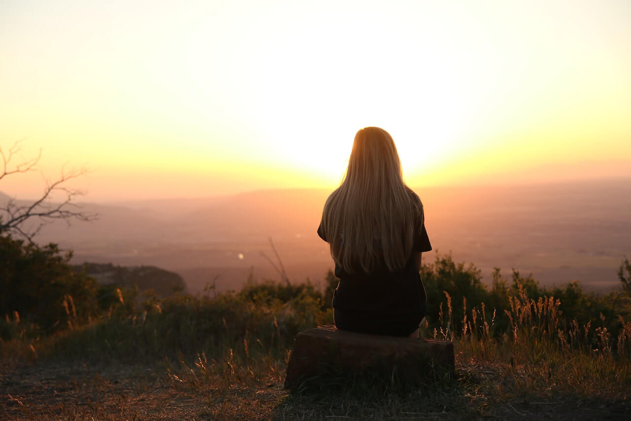 Woman-Looking-at-Dawn