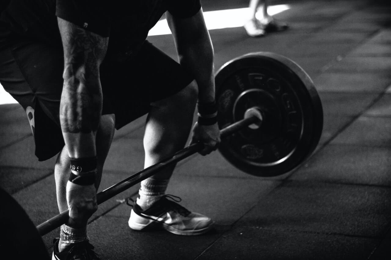 man-doing-weights