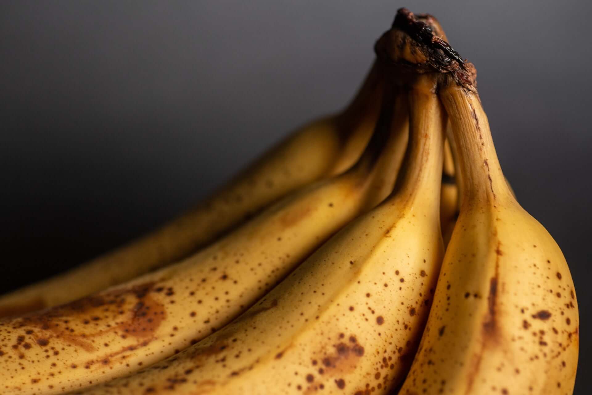 A-close-up-shot-of-bananas-over-a-dark-background-glycemic-index-of-banana