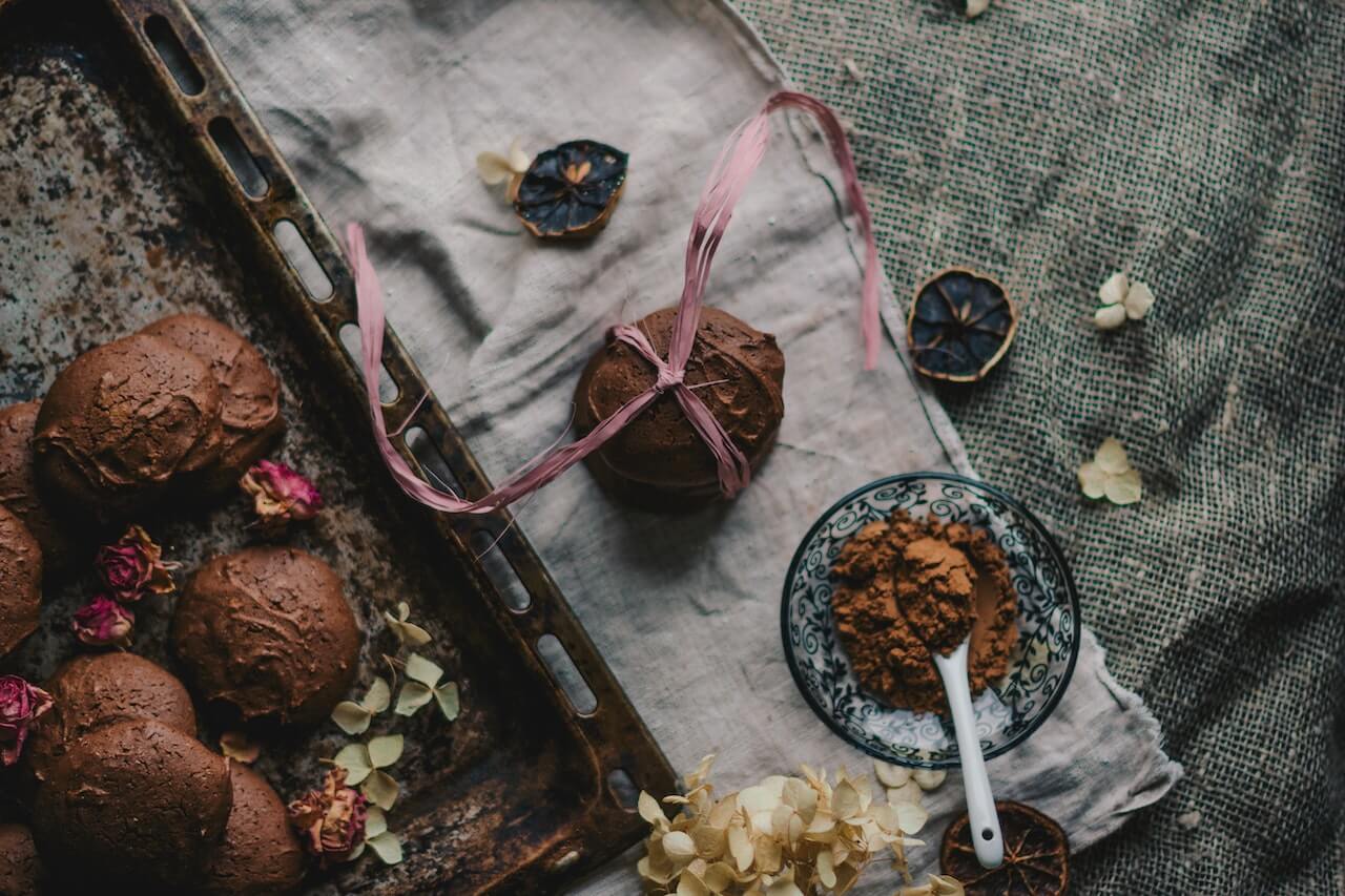 Dark-Chocolate-Cookies-and-dried-flowers-On-a-tray