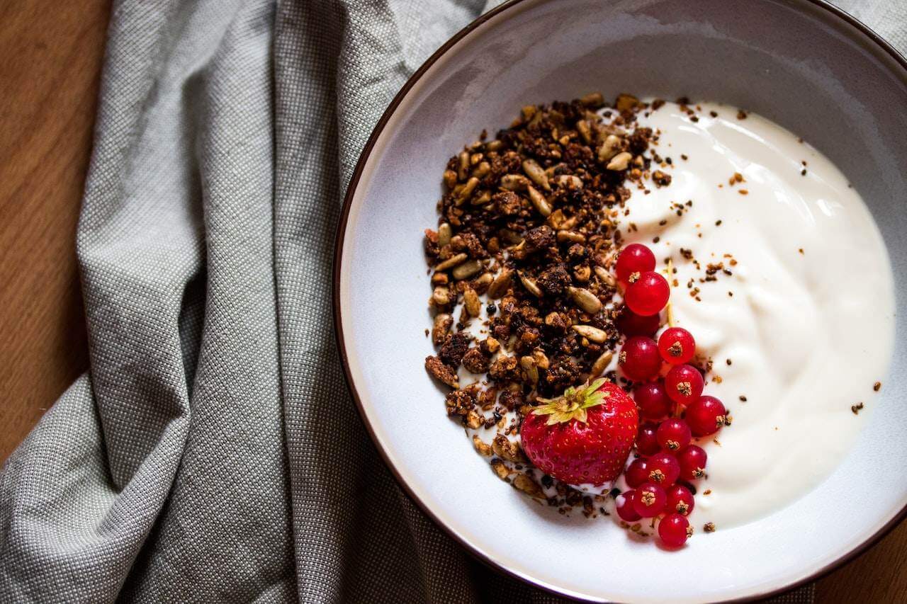 greek-yogurt-bowl-with-berries-and-nuts