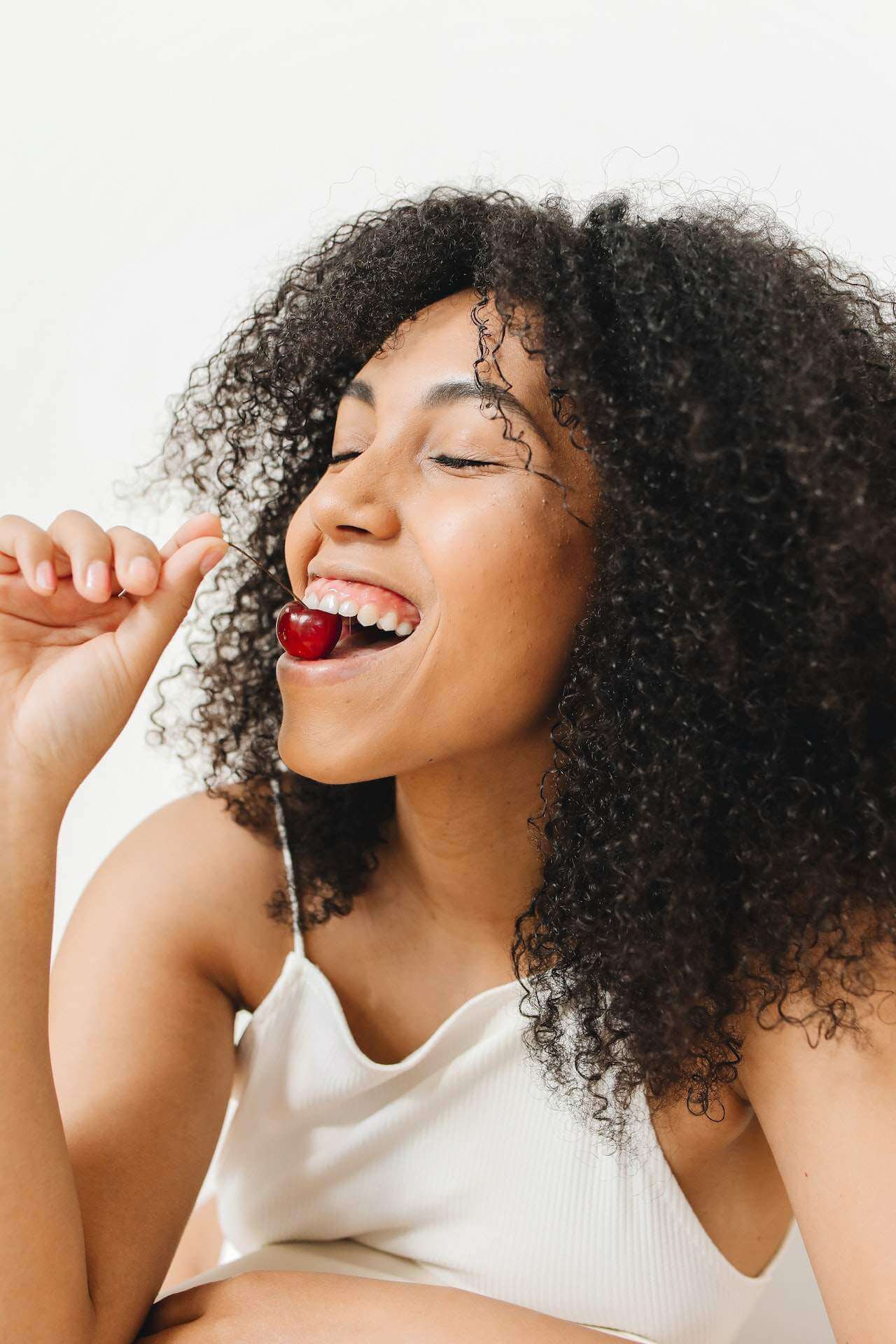 woman-eating-cherries