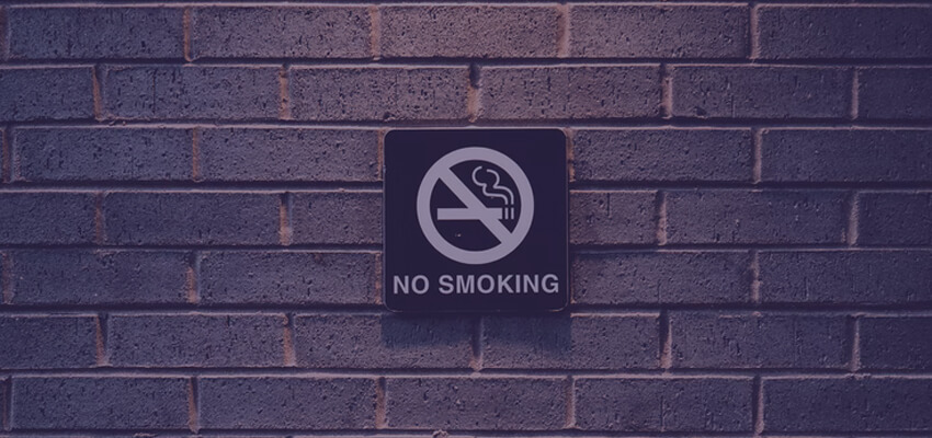 No smoking sign on a brick wall