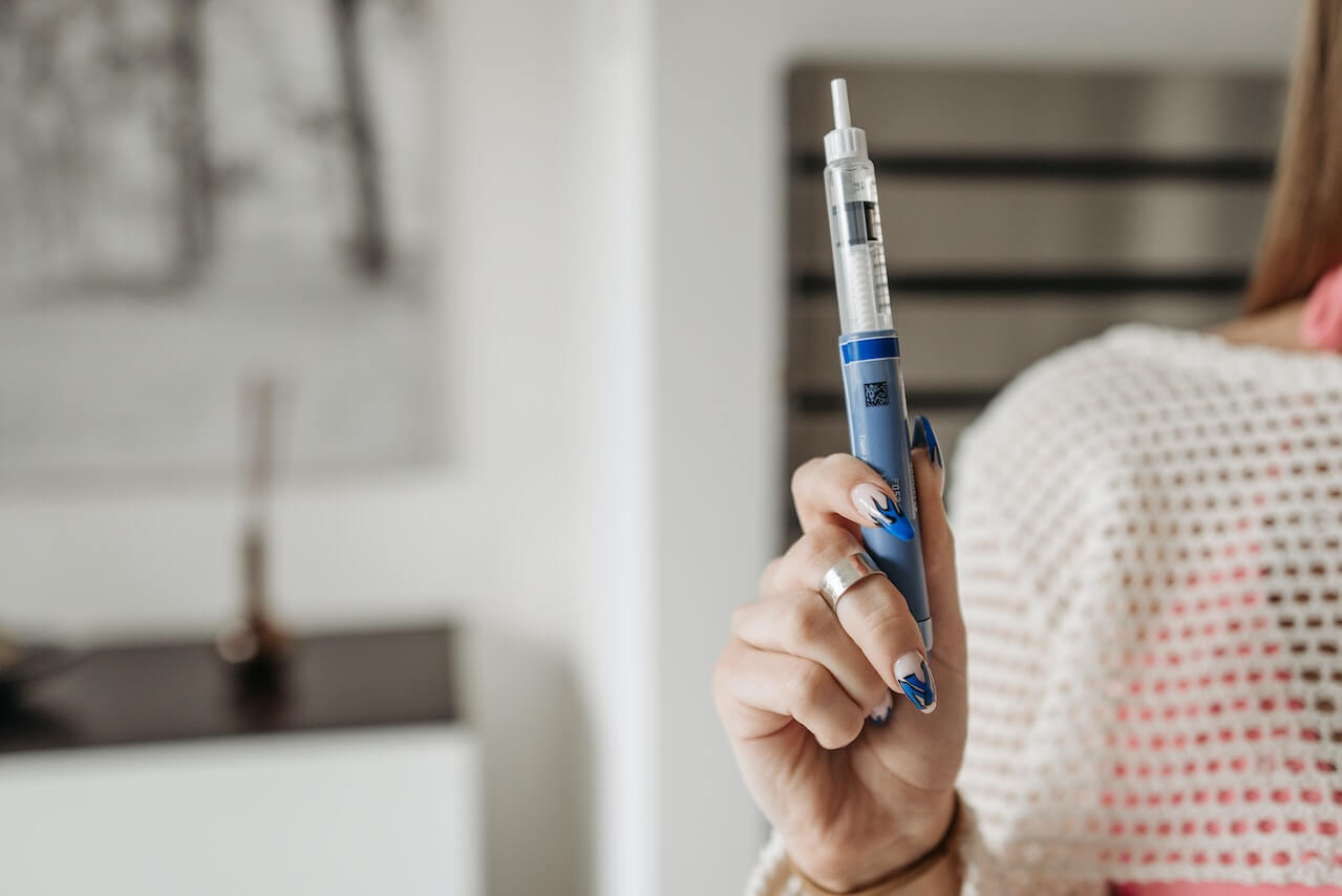 woman-with-long-nails-holding-insulin-injection-pen