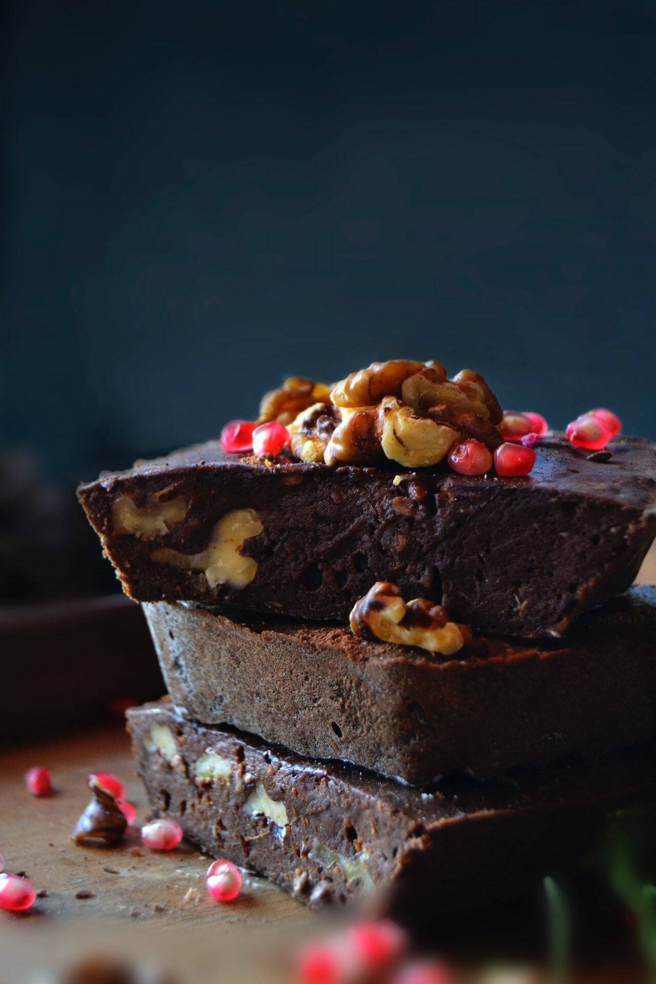 vegan-brownies-with-fruit-and-nuts