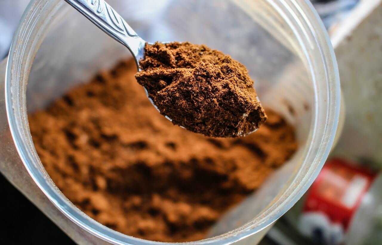 Brown-protein-Powder-on-Stainless-steel-Spoon