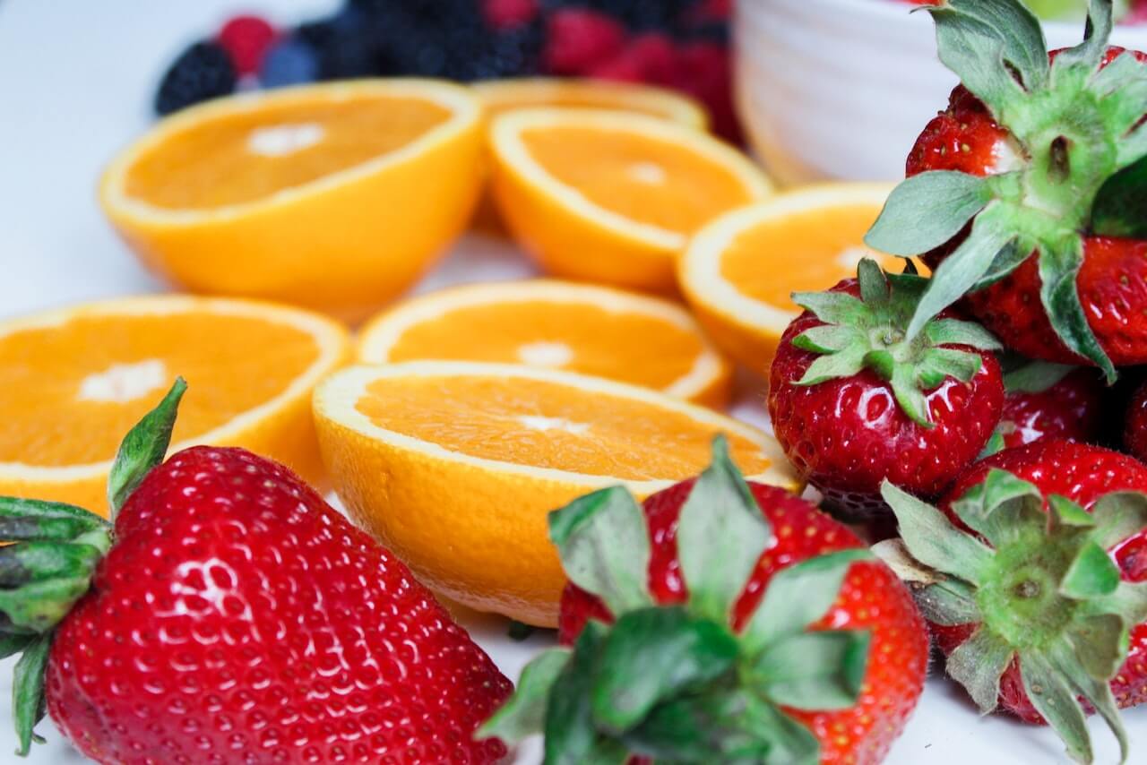 strawberries-and-oranges-sliced