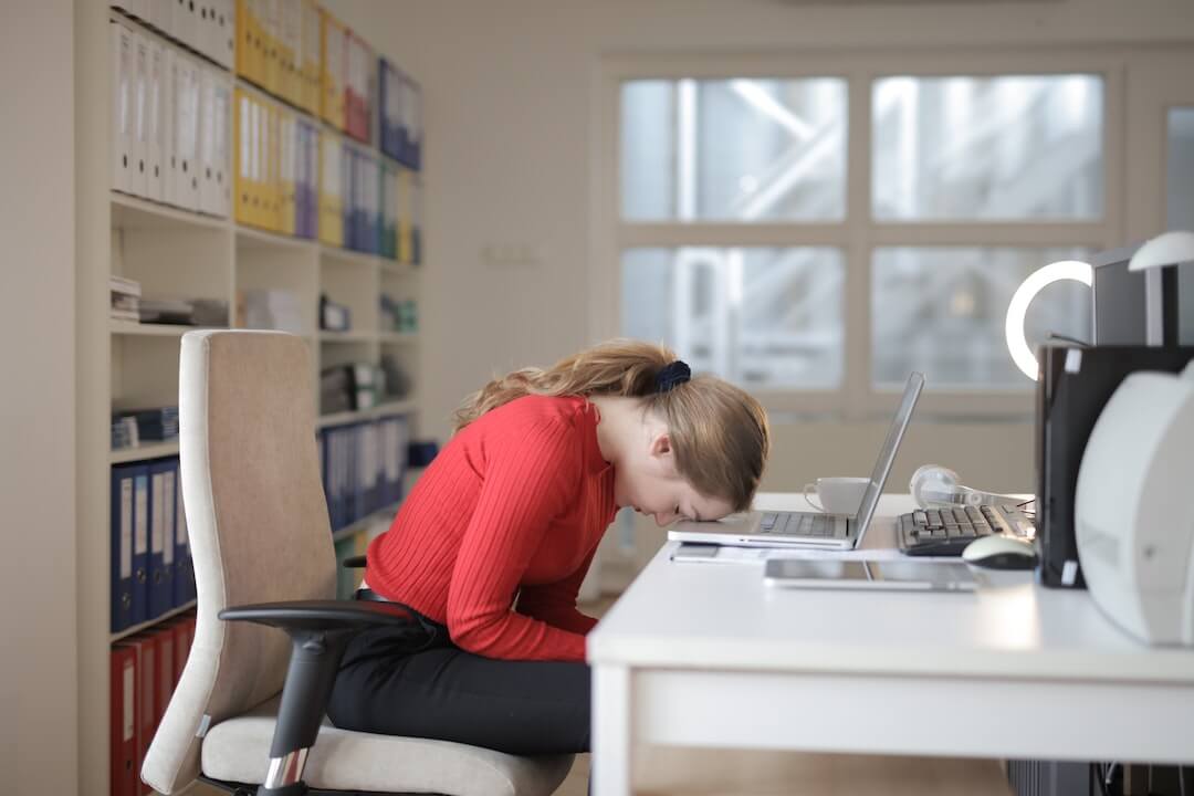 tired-woman-sleeping-at-her-desk-during-work