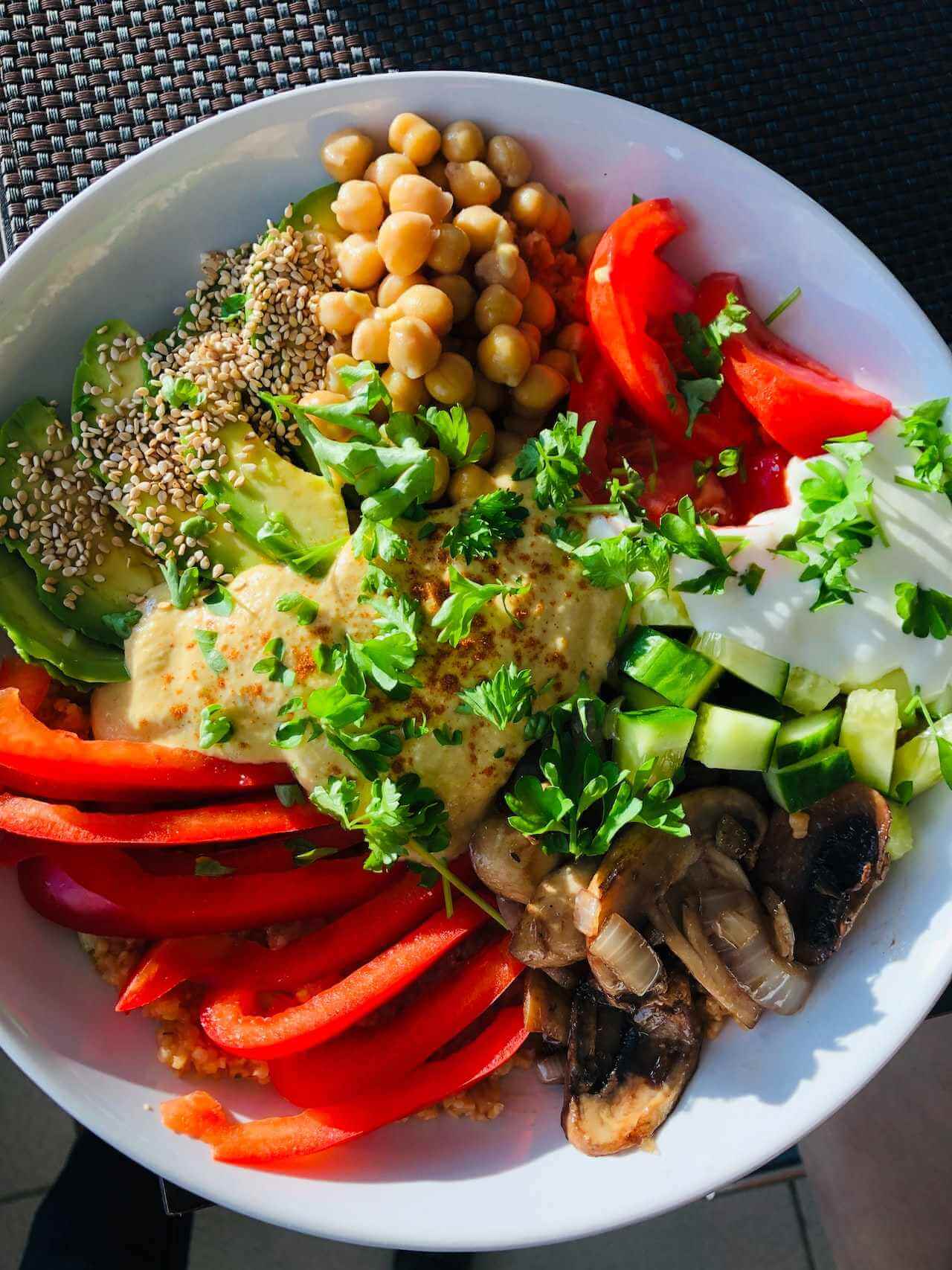 salad-with-chickpeas-and-vegetables-on-bowl