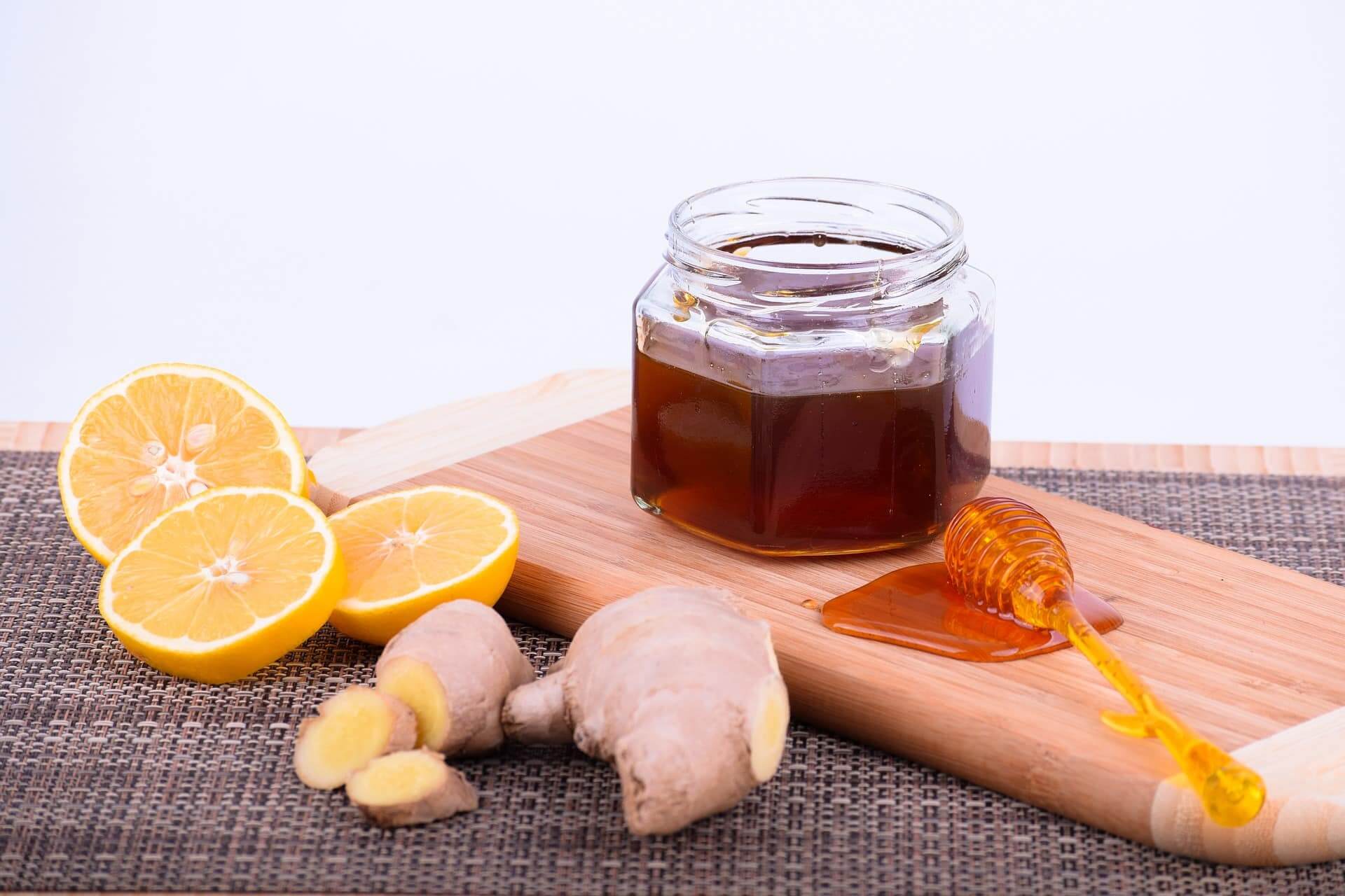 Ginger-and-honey-for-remedy-preparation-ginger-shot-benefits