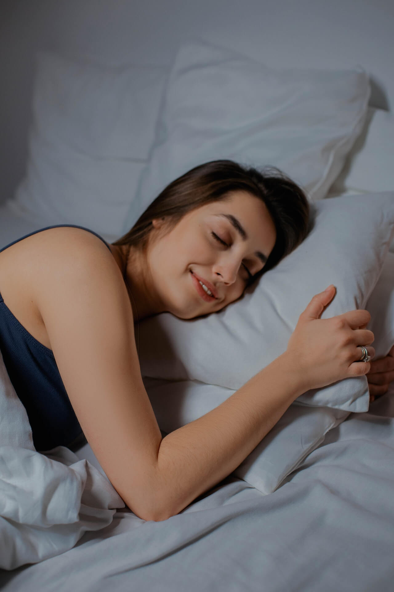 girl-sleeping-with-smile-on-her-face