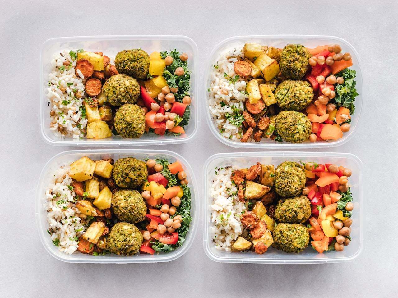 Four-tupperwares-full-of-food-for-meal-prep