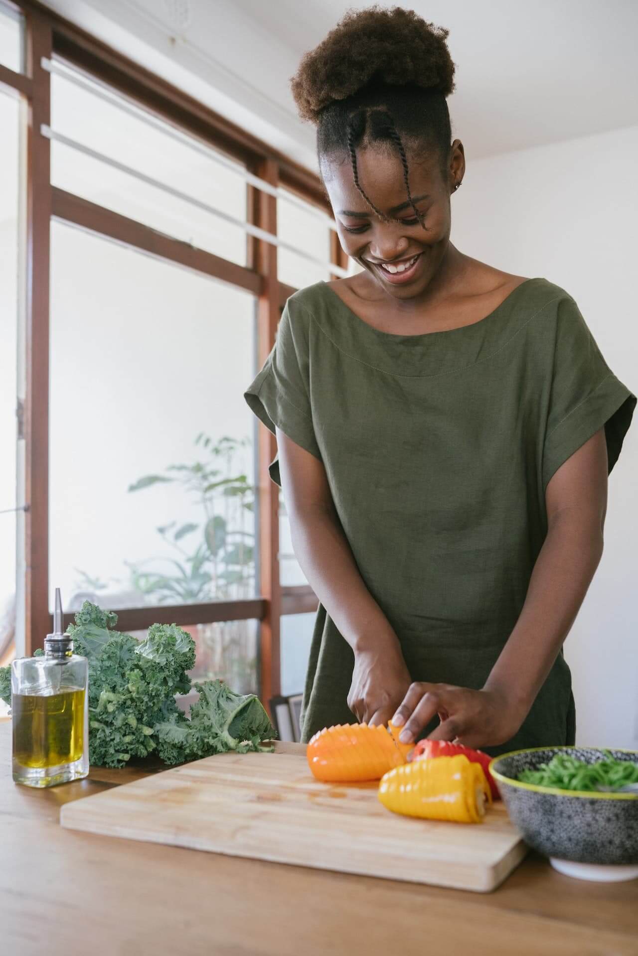 woman-chopping-veggies-in-the-kitchen