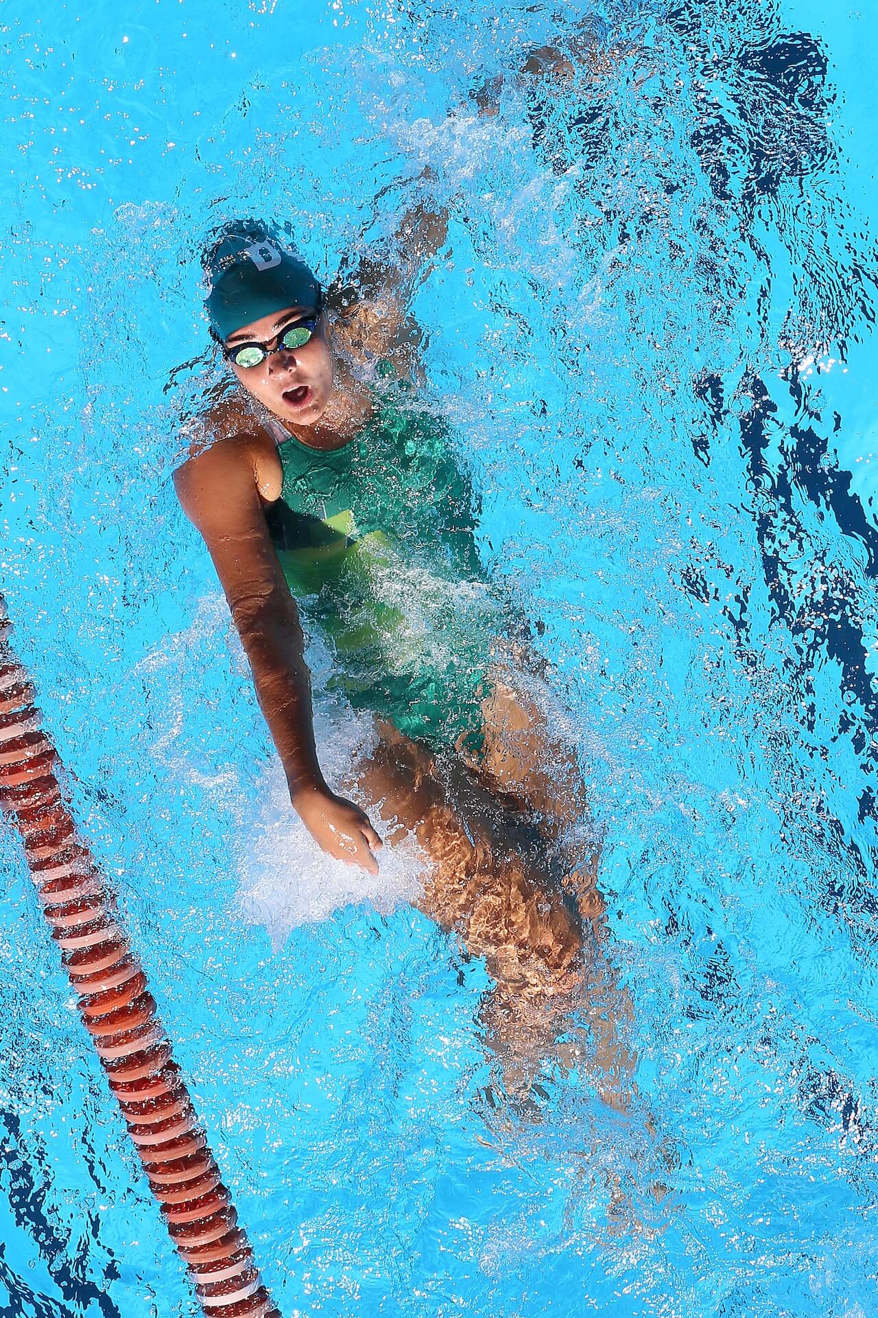 girl-swimming-in-pool