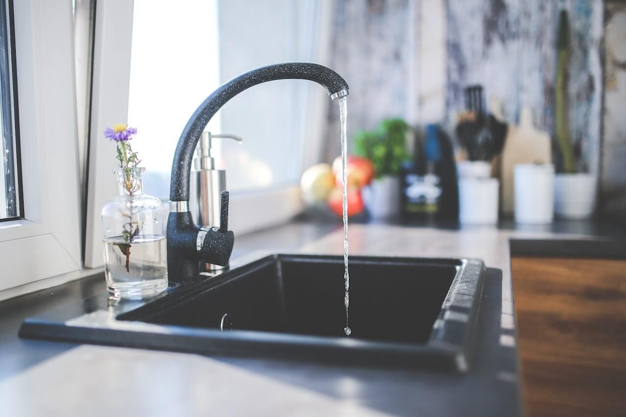 Tap water in a kitchen.