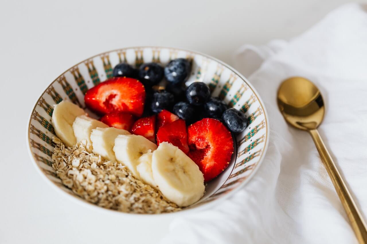 Bowl-of-Oats-With-Banana-and-Berries