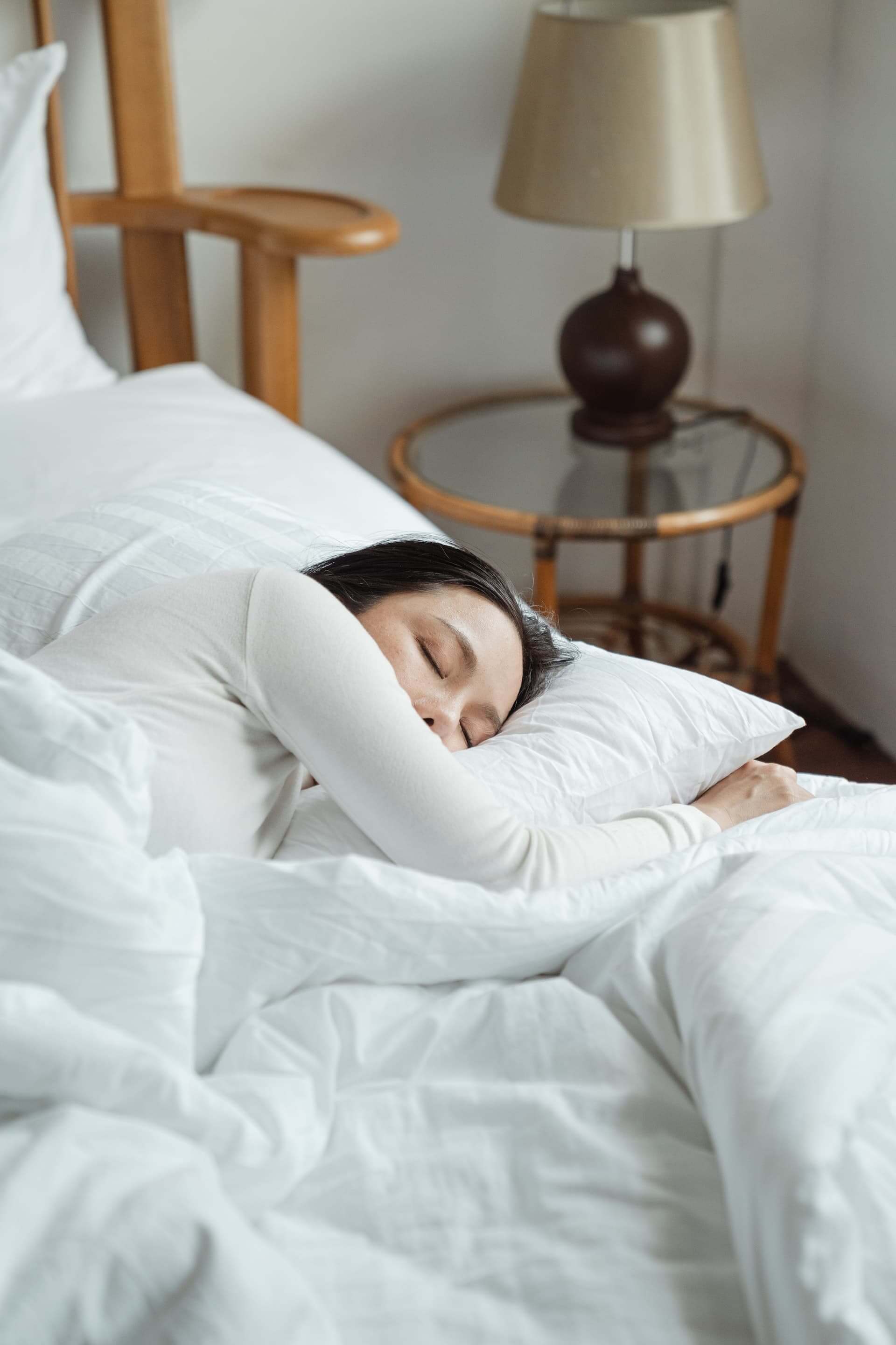 Young-woman-sleeping-in-comfy-bed