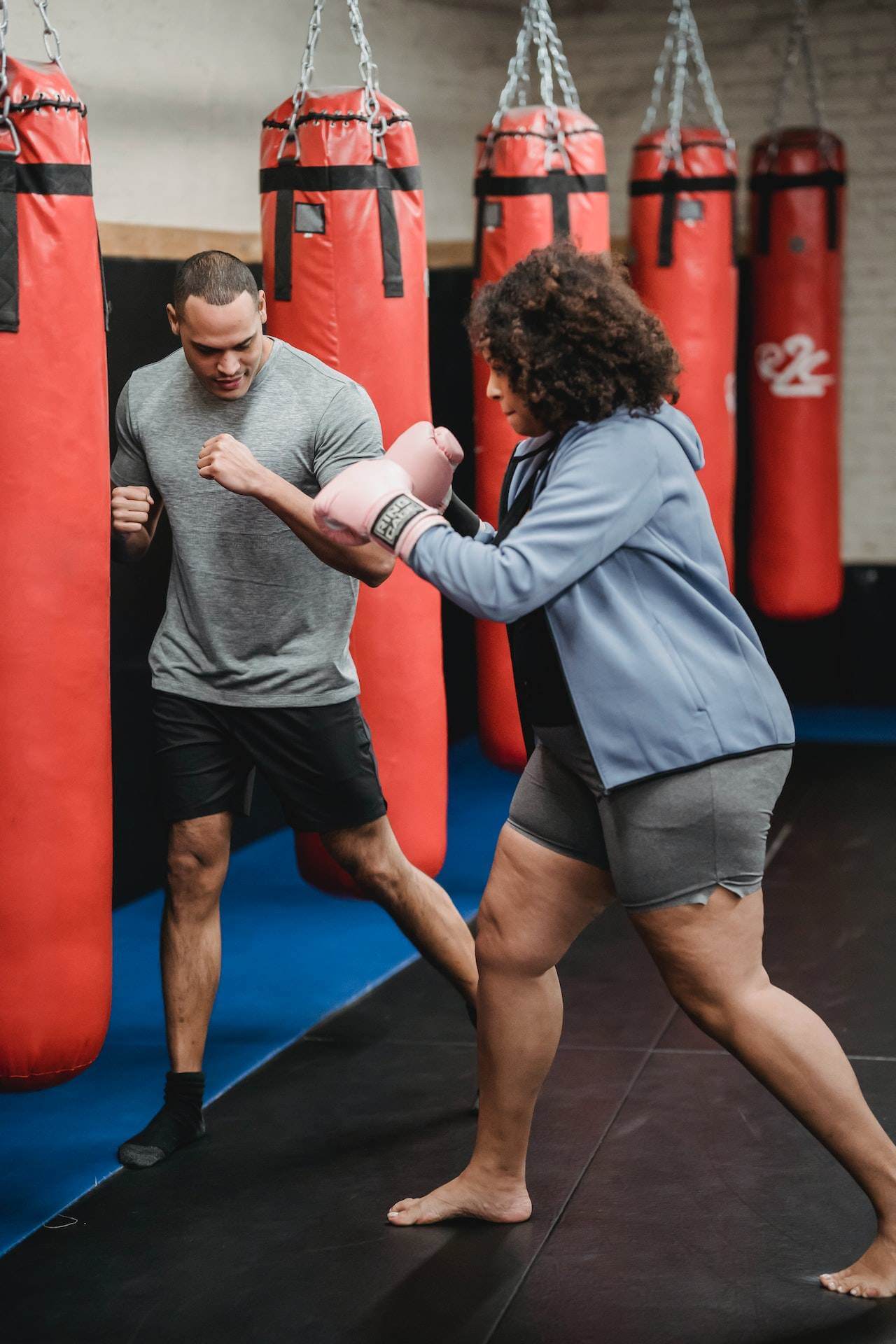 Woman-boxing-with-trainer-at-gym